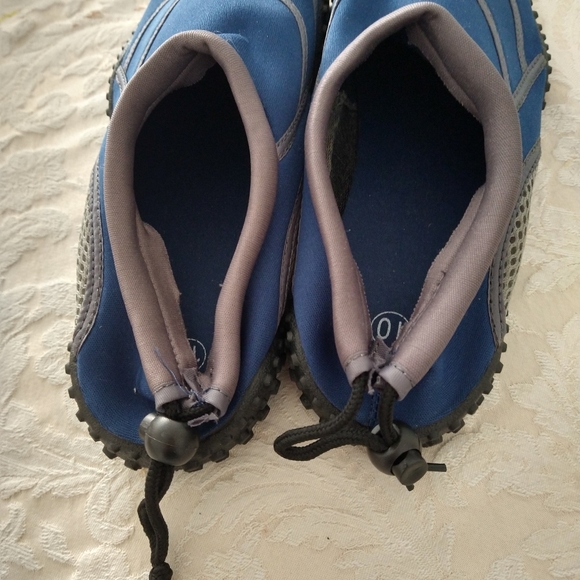 Man water shoes size 10 - Picture 2 of 3